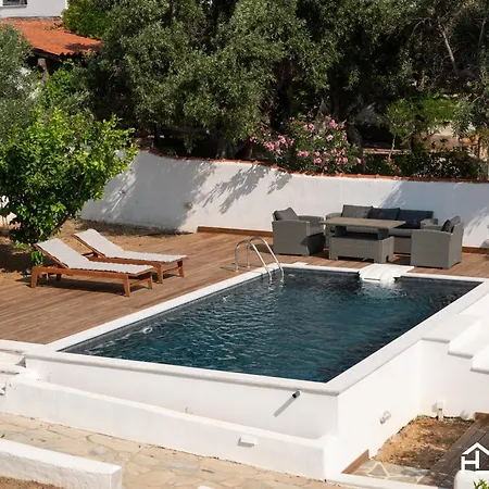 Avra Seafront Villa *